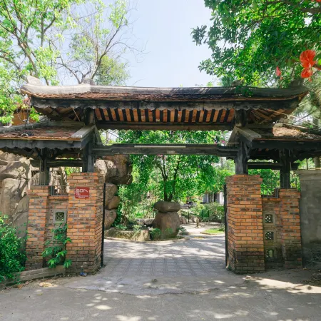 SON Home Garden Hue Отели рядом с достопримечательностью «Гробница императора Ты Дыка»