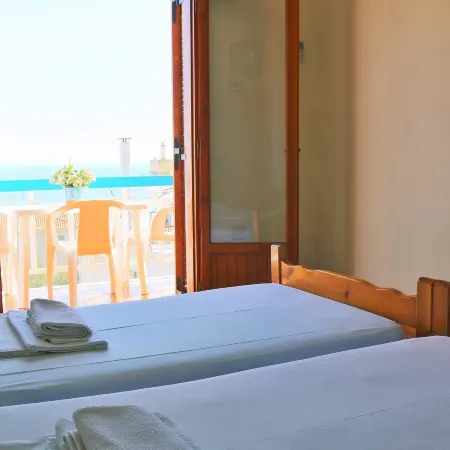 Seaview Self Catering Apartment - Helen No 1