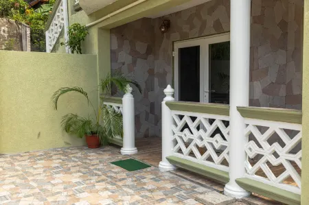 Topaz Apartment Villas-Pool Side Piton V