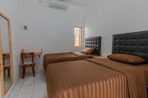 Griya Bansu : Ndalem Ibu Hotels in Ngampilan