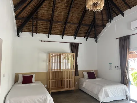 บังกะโลริมสระน้ำ