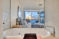 Belle Escapes - Glenelg Skyline Penthouse