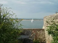 18th Century Cottage On Waterfront, Panoramic Sea Views, Courtyard Garden Hotels in Appledore