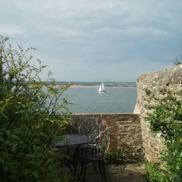 18th Century Cottage On Waterfront, Panoramic Sea Views, Courtyard Garden