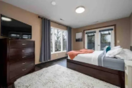 Mountain Vista Penthouse Huge 2BR w/views+jet tub