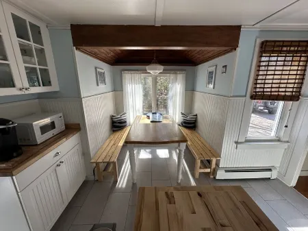 Privately Located Beach Cottage Getaway Отели в г. Уэстерли