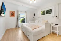 LA Modern Vacation Retreat New Listing