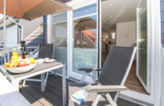 Comfortable apartment on the upper floor for 4 people with balcony, garden & terrace.