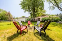 Pet-friendly home near Lake Michigan with fenced in back yard