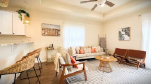 Fenced Yard with BBQ and Hammock - Gorgeous Modern Retreat