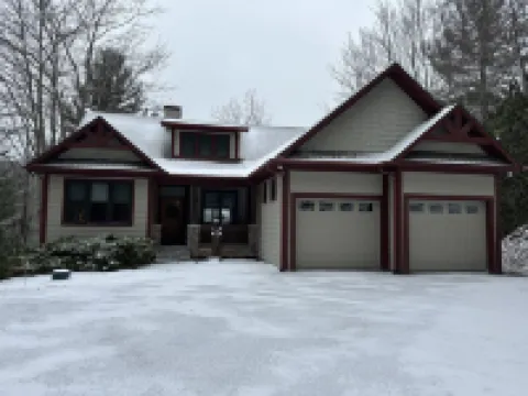 Stunning Lake Views and Game Room Excitement - Gorgeous Retreat