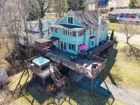 ★Lake Views ★ Hot tub ★ King Beds ★ Mins to All