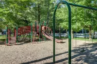 Alpine escape with  3 pools, hot tub, tennis & gym - fireplace, balcony & W/D Hotels in Warren