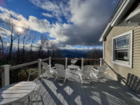 Breathtaking Views and Relaxation Area - Stunning Mountain Retreat