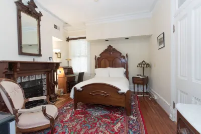 Elegant Victorian Suite Near Boutique Shops - Charming Historic Retreat 듀퐁 써클 호텔