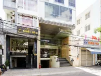 Nhat Linh Hotel & Suites Da Nang ファップラム寺周辺のホテル