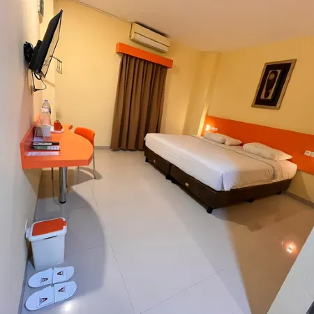 New Waigo Hotel Отели в г. Соронг