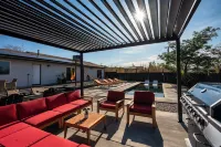 Pool, Hot Tub Heating, BBQ, AC & Private Yard, Pet Friendly, 10mins to JTNP!