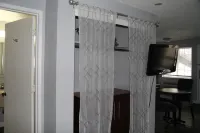 Elegant Retreat, Close to Bases, Full Kitchen