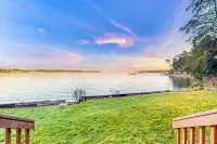 Cozy Oceanfront Cabin with Large Deck & Water Views - Close to Beach Hotels in Island County