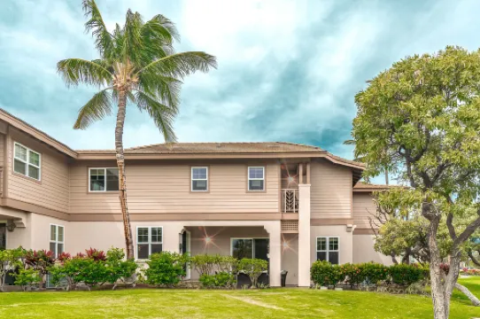 Complimentary Hilton Pool Pass and Scenic Views - Elegant Island Retreat