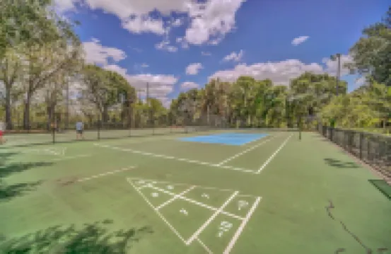 Remodeled 7 Bedroom Retreat Near Disney World