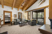 Charming Mountain Haven with Fireplace and Scenic Patio - Cozy Retreat