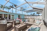 Heated Pool, Hot Tub and Tiki Bar Retreat - Luxurious Private Oasis Hotels in Cypress Lake