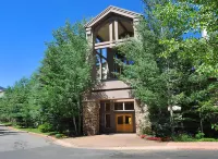 Slope-Side Hot Tub and Expansive Views - Stunning Mountain Retreat