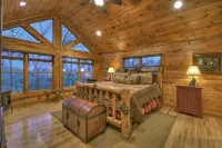 Gorgeous Cabin with Hot Tub and Game Room - Exquisite Family Retreat