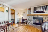 Serenity at Seventh Mountain Hotels in Deschutes River Woods