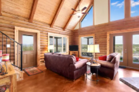 Rustic Escape with Stunning Views and Cozy Charm - Serene Log Home Retreat