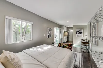 Authentic Architecture and Modern Amenities - Charming Tranquil Retreat