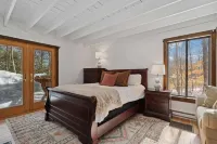 Game Room and Scenic Forest Views - Stunning Retreat