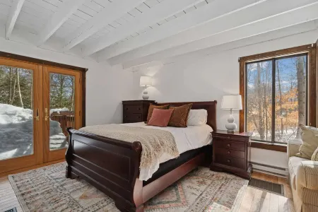 Game Room and Scenic Forest Views - Stunning Retreat