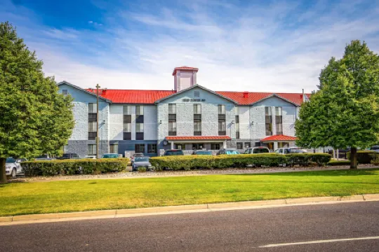 丹佛國際機場美吟套房飯店