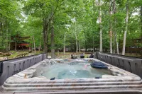 Themed| Lake | Pool | Hot Tub | Movie Screen