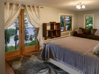 Hot Tub, Sauna and Private Beach Retreat - Stunning Cedar Ranch Hotels in 