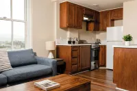 โรงแรมลีโอ โรงแรมใกล้Structures Brewing