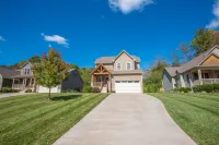 West Town Way - Downtown West Jefferson Home - Fireplace - Sleeps 8