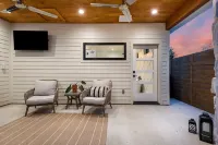 Private Hot Tub and Cozy Courtyard Oasis - Romantic Serene Hideaway