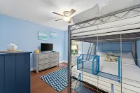 Beach House with Bikes and Golf Voucher - Charming Oasis Hotel di Inlet Beach