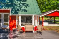 Private Hot Tub and Scenic River Views - Charming Rustic Oasis Hotels in Greenwater