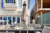 Shared Dock and Luxurious Hot Tub - Gorgeous Waterfront Retreat