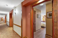 Private Balcony and Cozy Fireplace - Stunning Ski-in/Ski-Out Retreat Hotels in Snowshoe