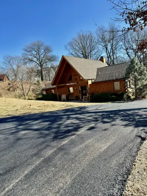 Cozy Log Cabin with Spa and Amazing Kitchen - Charming Mountain Retreat Big Cedar Lodge附近的飯店