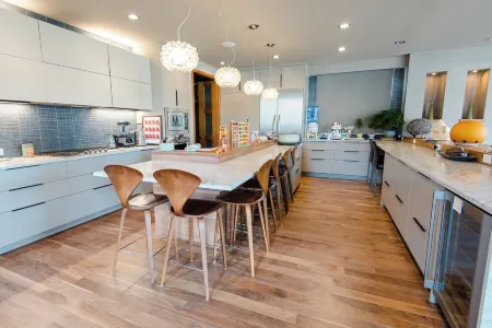 We are two artists who enjoy sharing our home to caring and curious guests! Отели рядом с достопримечательностью «Денверский университет»