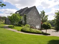Luxurious Villa with Pool in the Ardennes โรงแรมใน