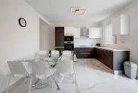 Stylish 2Br Apartment in Central St Julians