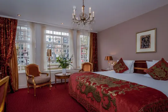 アンバサダー ホテルの客室の様子